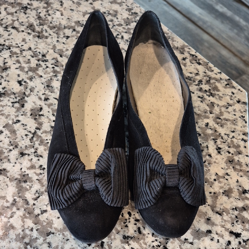 Chic Black Bow Loafers